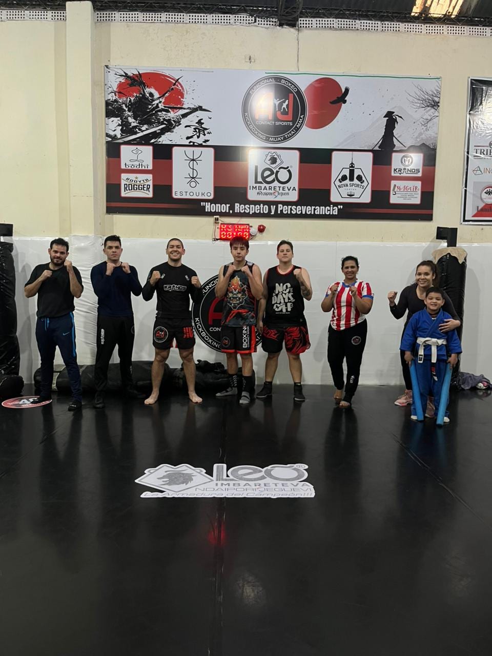 Alumnos y entrenadores de A J Contact Sports